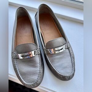 Coach Nola Silver Pebbled Leather Loafers Driving Shoes w Silver Hardware, 7.5